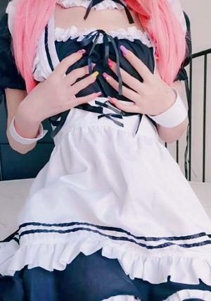 双马尾萝莉萌白酱女仆装自慰粉穴