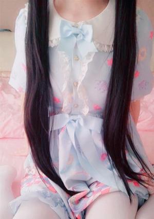 双马尾萝莉萌白酱萝莉裙白丝模拟骑乘