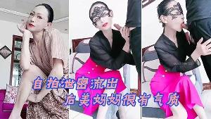 自拍泄密流出70后美妈妈很有气质很有品味出轨小陈弟弟勾引回家客厅口暴